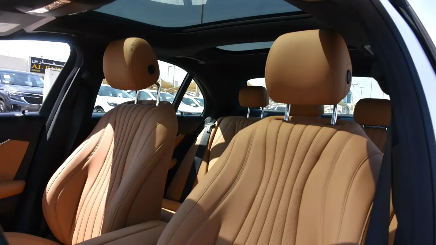 Mercedes-Benz E-Class E 300 9G-TRONIC (245 حصان) - 13