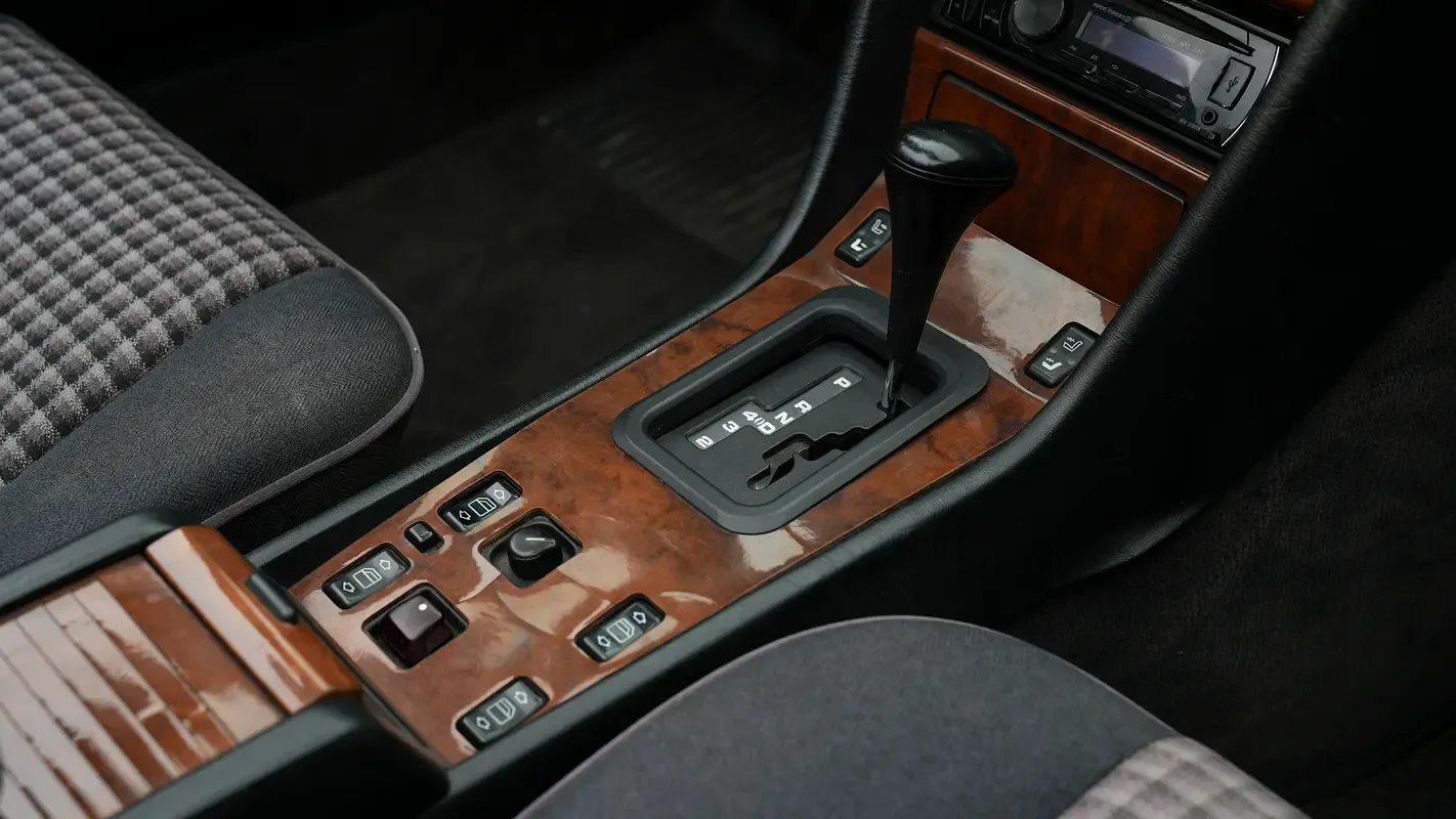 Mercedes-Benz E-Class E 320 4AT (220 hp) - 15
