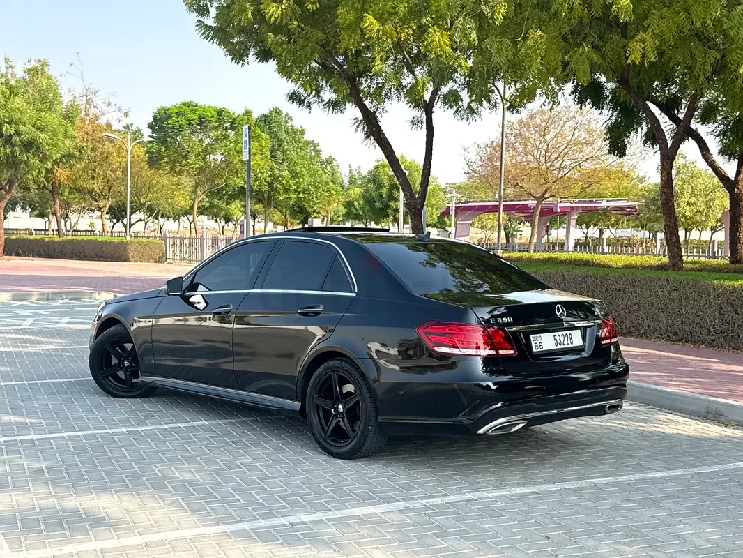 Mercedes-Benz E-Class E 350 7G-Tronic Plus (306 حصان) - 7