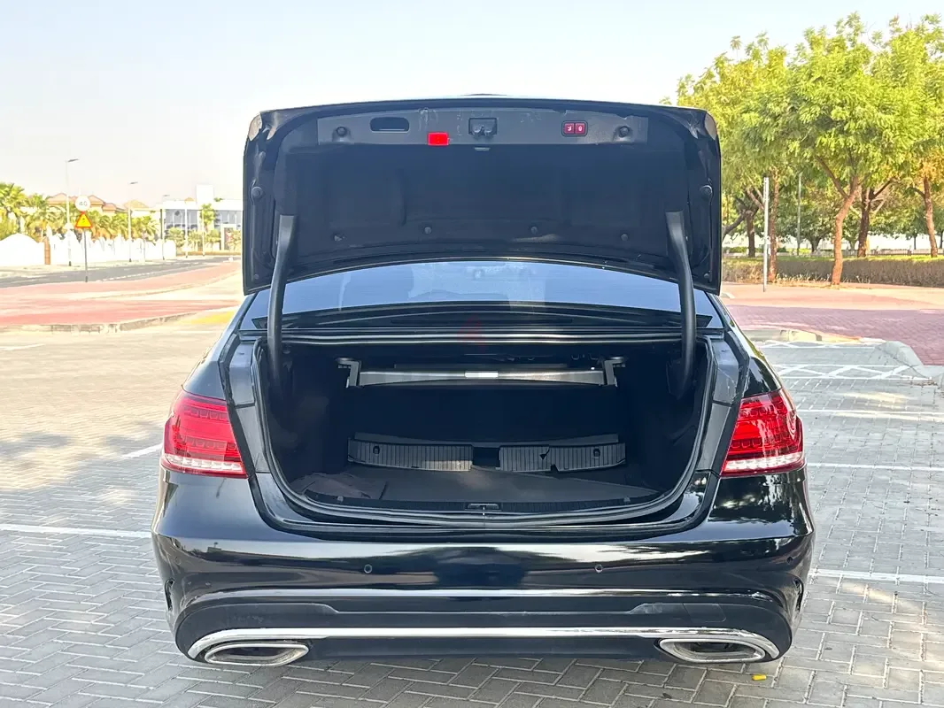 Mercedes-Benz E-Class E 350 7G-Tronic Plus (306 حصان) - 10