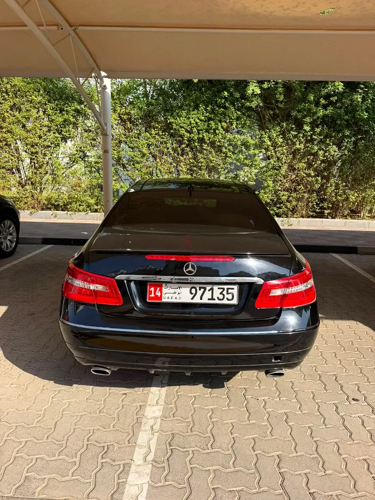 Mercedes-Benz E-Class E 350 BlueEfficiency 7G-Tronic Plus (306 حصان) - 4