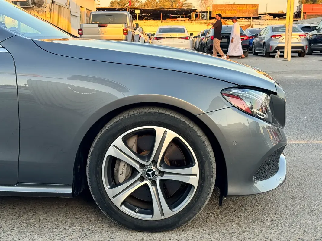 Mercedes-Benz E-Class E 400 4MATIC G-TRONIC (333 حصان) - 17