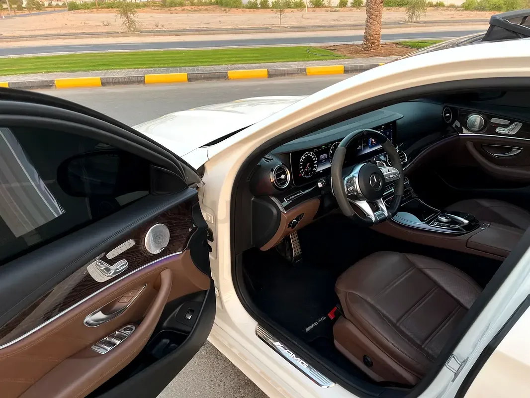 Mercedes-Benz E-Class E 53 4MATIC+ 9G-TRONIC (435 حصان) - 15