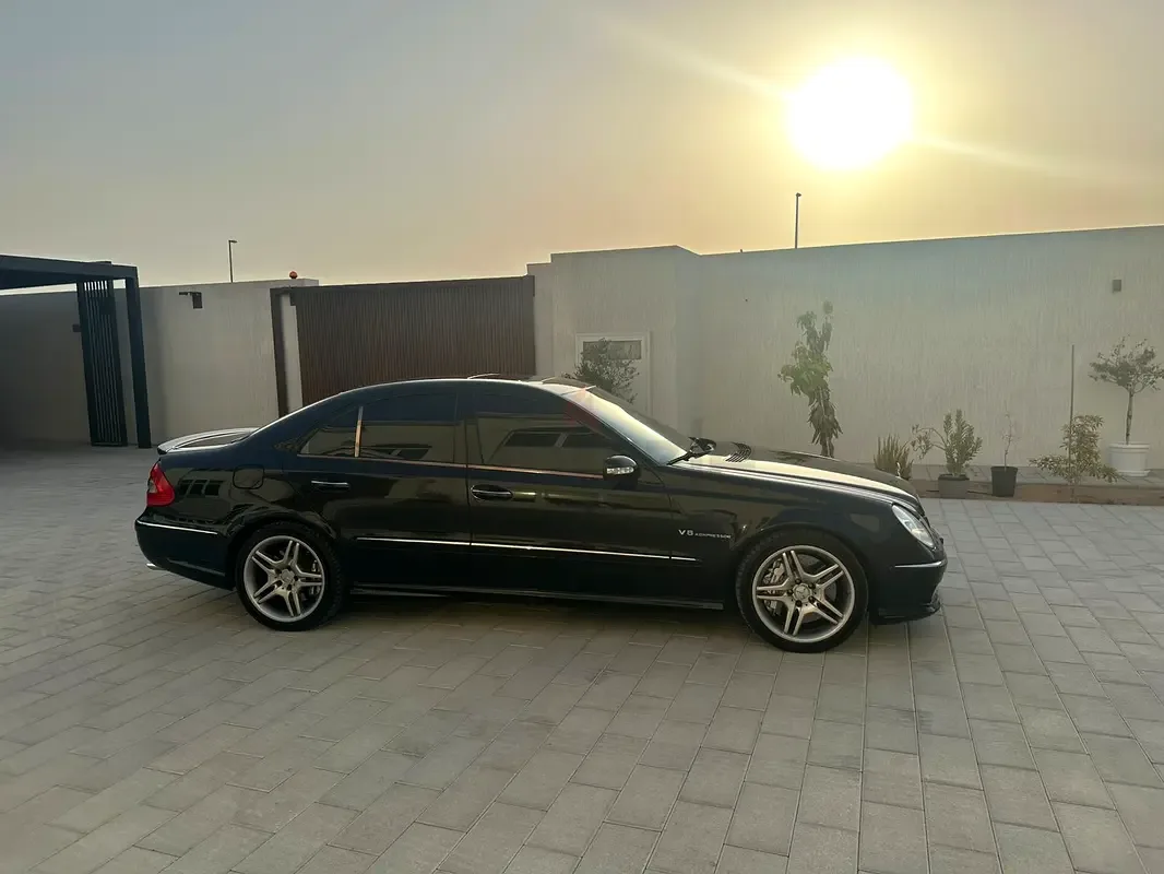 Mercedes-Benz E-Class E 55 AT (476 حصان) - 2