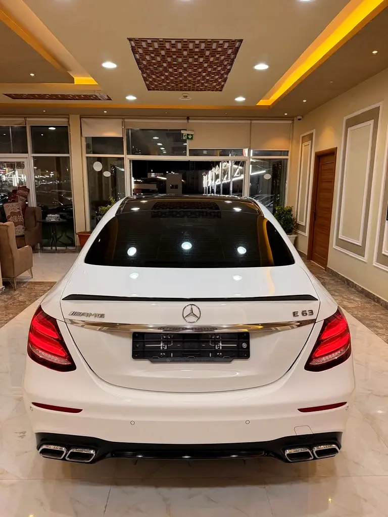 Mercedes-Benz E-Class E 63 AMG 4MATIC+ 9G-TRONIC (571 حصان) - 2