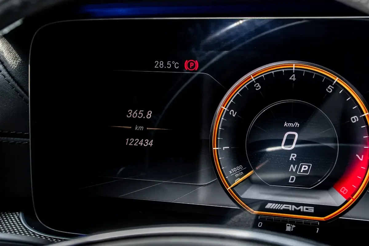 Mercedes-Benz E-Class E 63 AMG 4MATIC+ 9G-TRONIC (571 hp) - 16