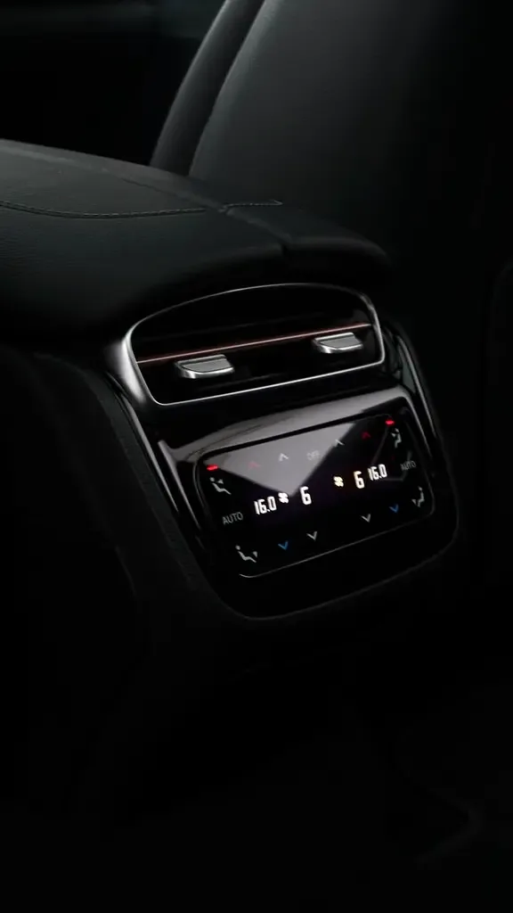 Mercedes-Benz EQE AT 4WD (408 hp) - 16