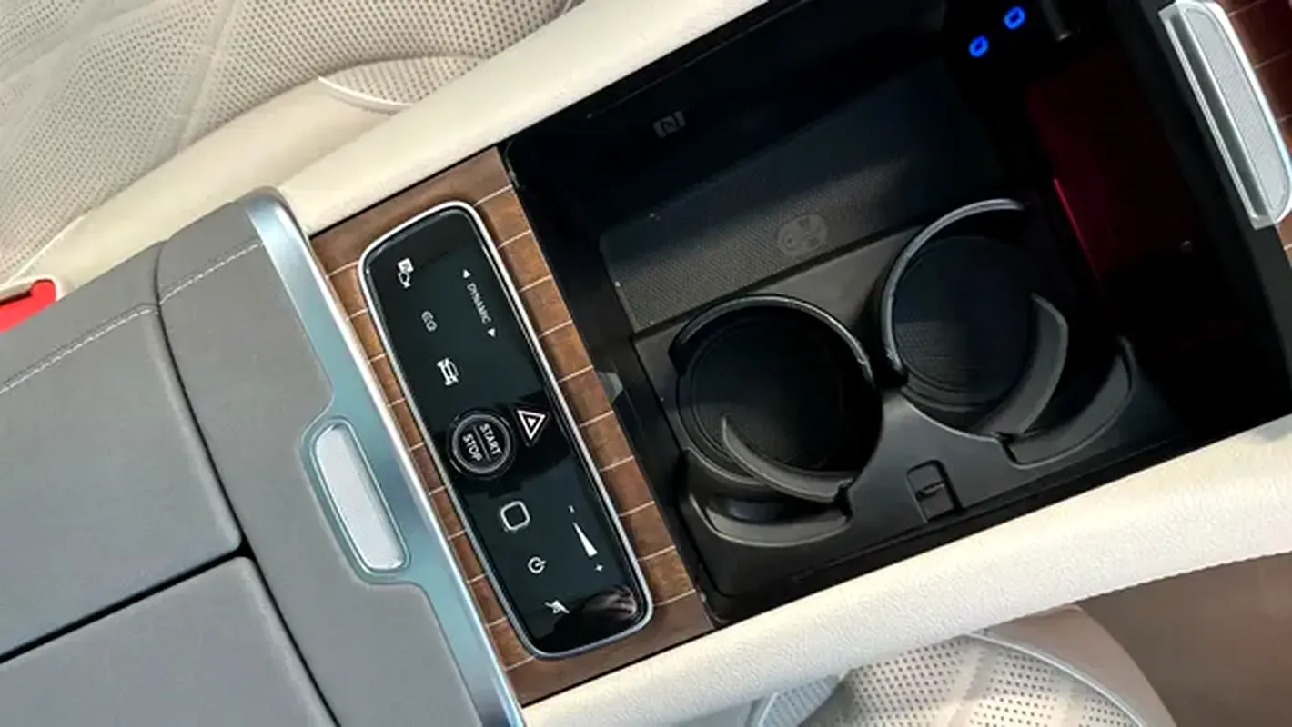 Mercedes-Benz EQS AT 4WD (524 حصان) - 12