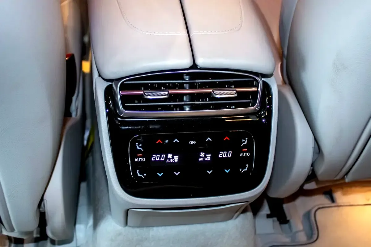 Mercedes-Benz EQS AT 4WD (524 حصان) - 13