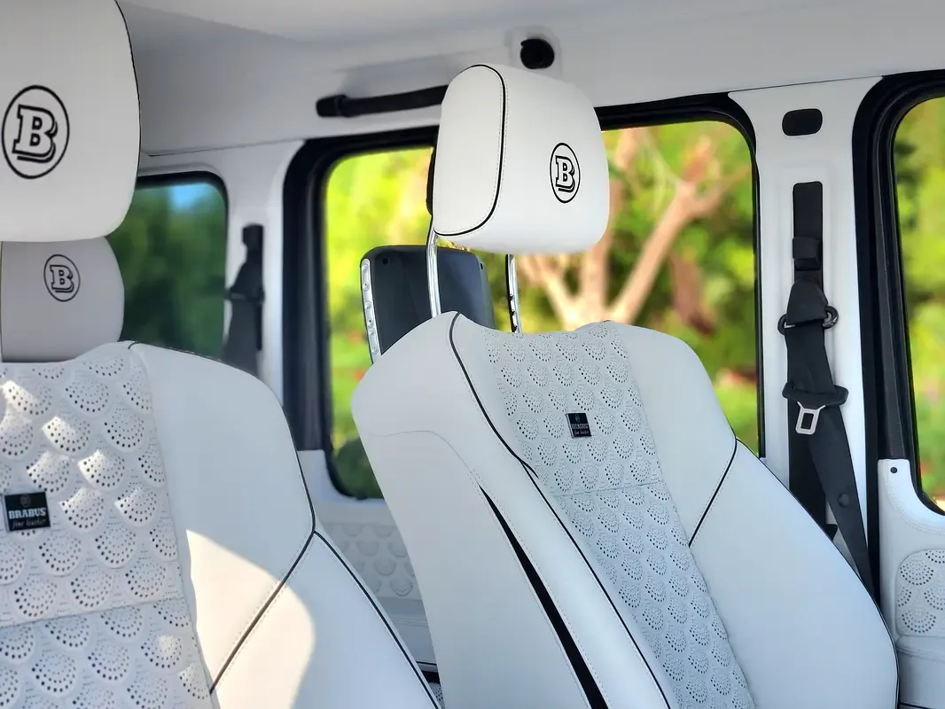 Mercedes-Benz G-Class G 63 AMG Speedshift Plus 7G-Tronic (571 hp) - 2