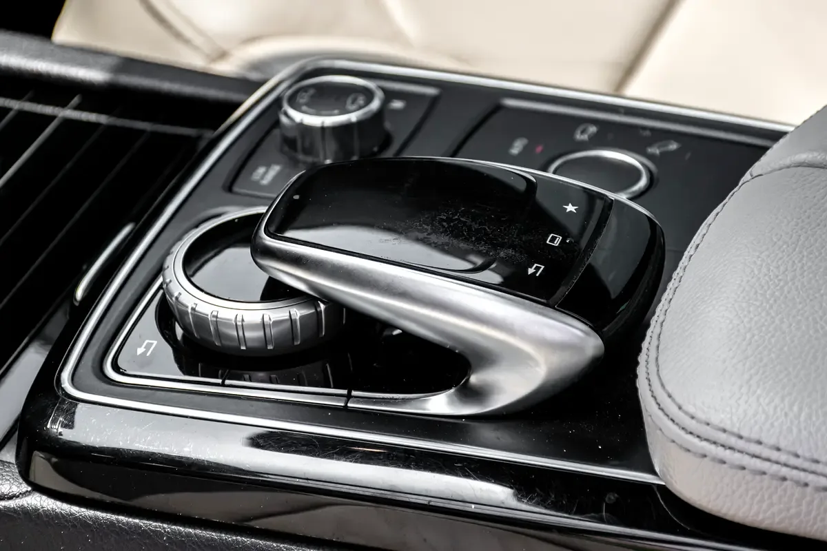 Mercedes-Benz GL-Class GL 500 BlueEfficiency 7G-Tronic Plus 4Matic (435 hp) - 12
