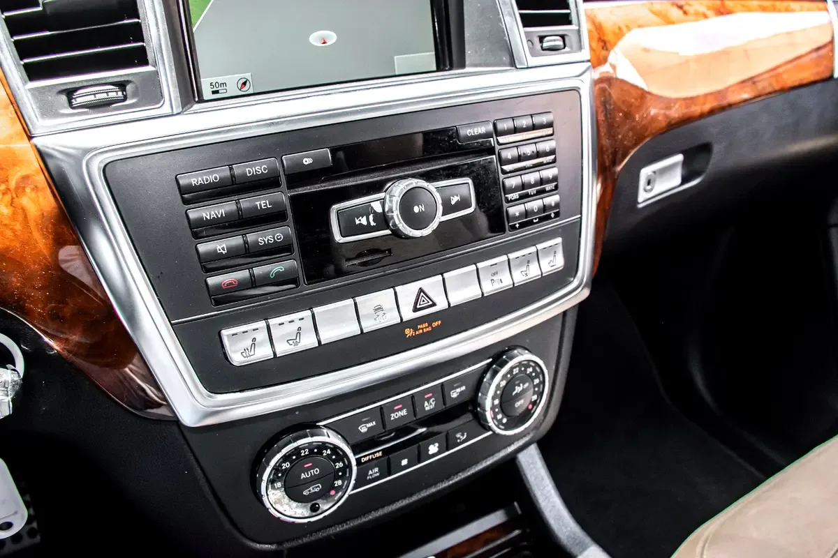 Mercedes-Benz GL-Class GL 500 BlueEfficiency 7G-Tronic Plus 4Matic (435 حصان) - 10