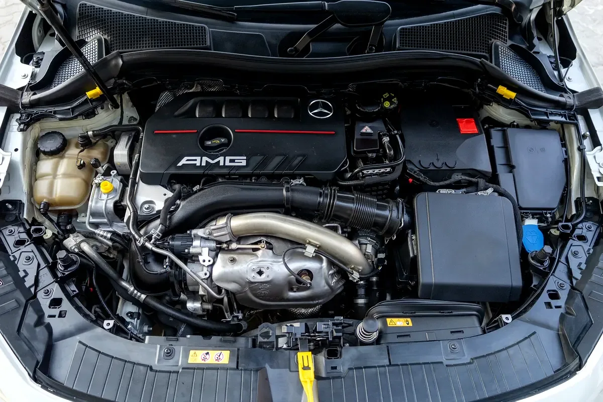 Mercedes-Benz GLA 2.0 (224 hp) gasoline, robot, Four-wheel drive (4WD) - 10