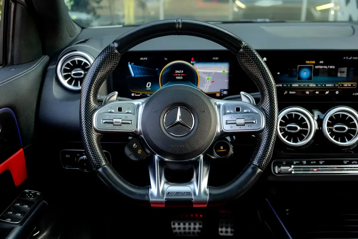 Mercedes-Benz GLA 2.0 (224 hp) gasoline, robot, Four-wheel drive (4WD) - 15