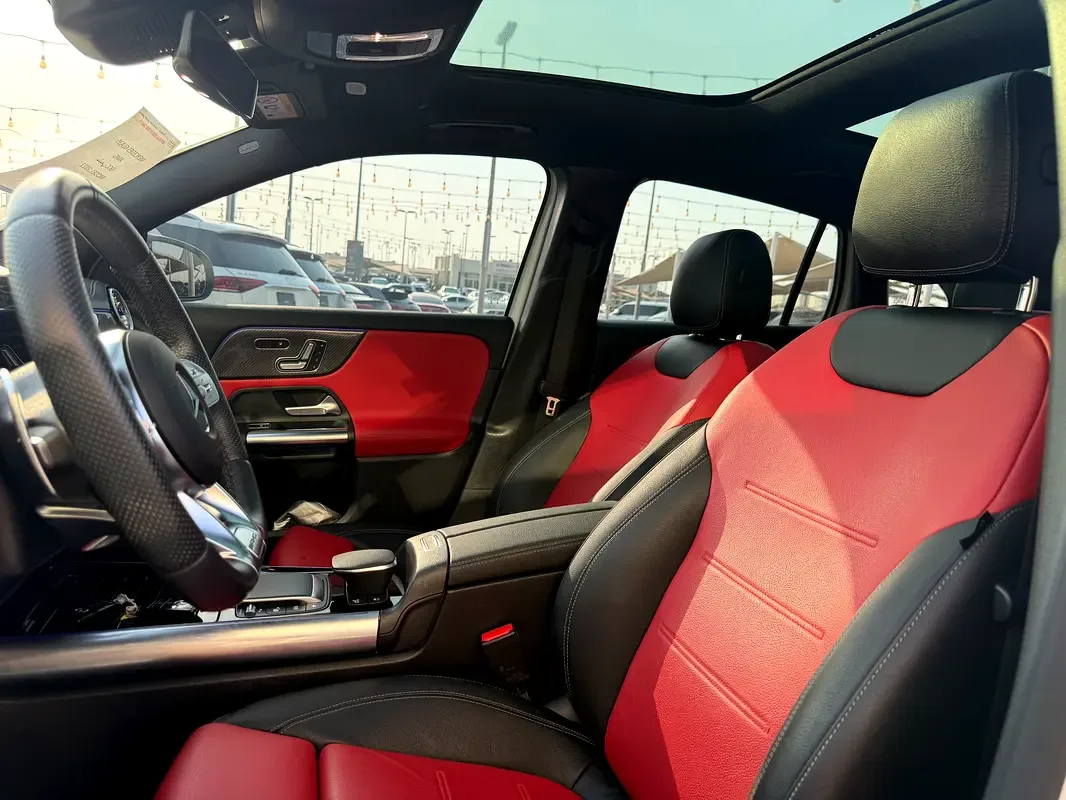 Mercedes-Benz GLA 2.0 (224 hp) gasoline, robot, Four-wheel drive (4WD) - 14