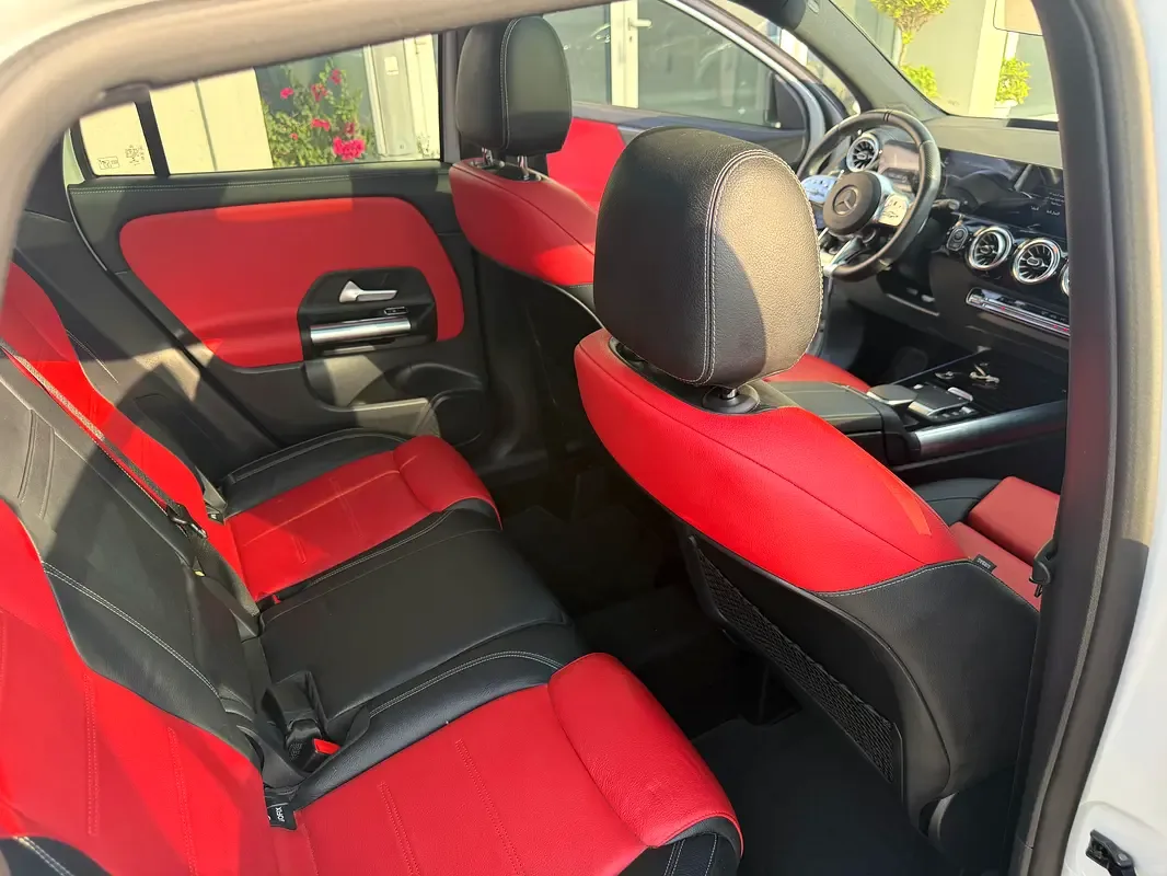 Mercedes-Benz GLA 2.0 (224 hp) gasoline, robot, Four-wheel drive (4WD) - 15