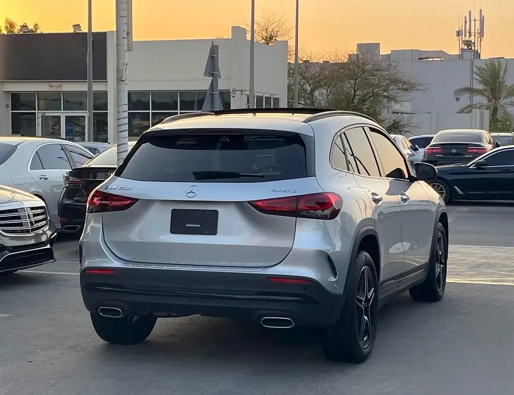 Mercedes-Benz GLA 2.0 (224 hp) gasoline, robot, Four-wheel drive (4WD) - 4