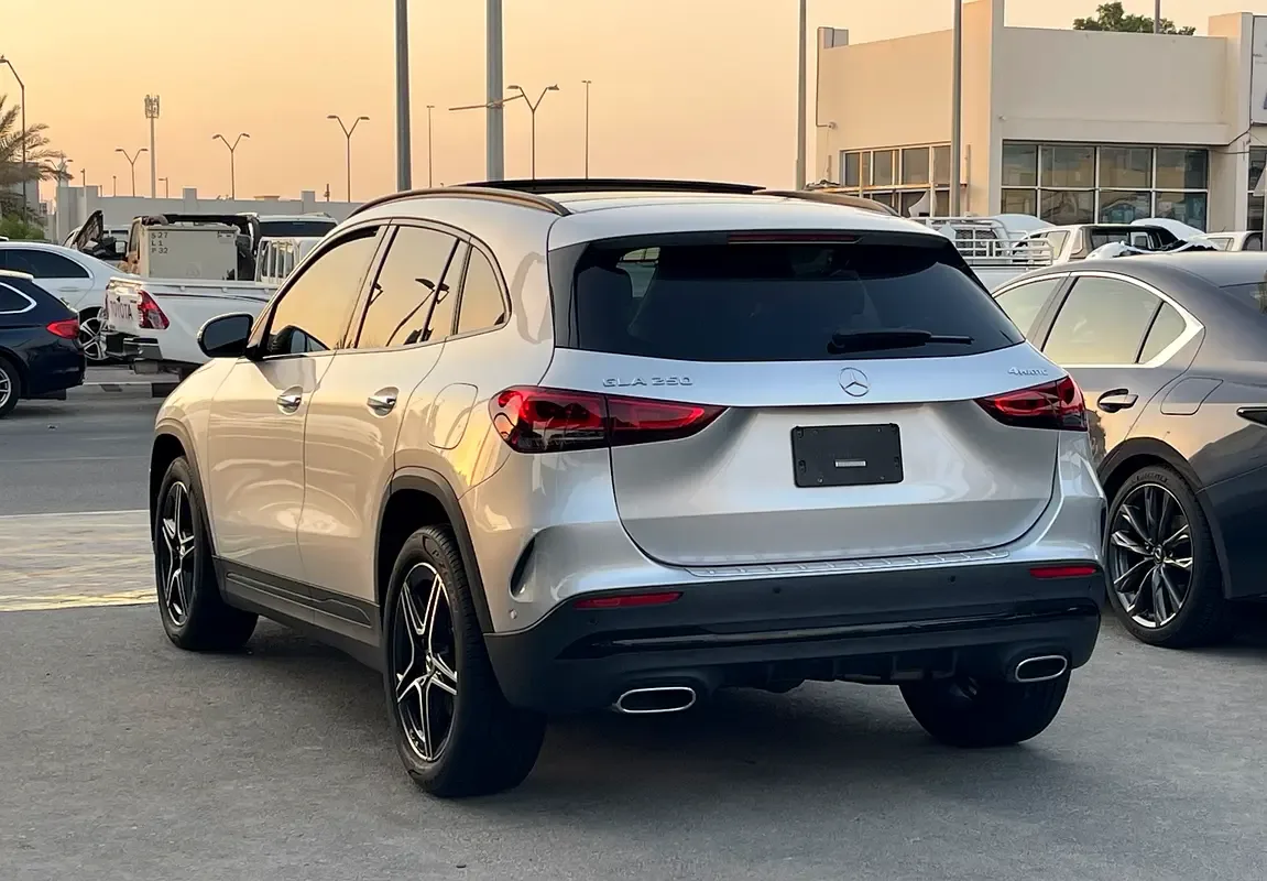 Mercedes-Benz GLA 2.0 (224 hp) gasoline, robot, Four-wheel drive (4WD) - 6