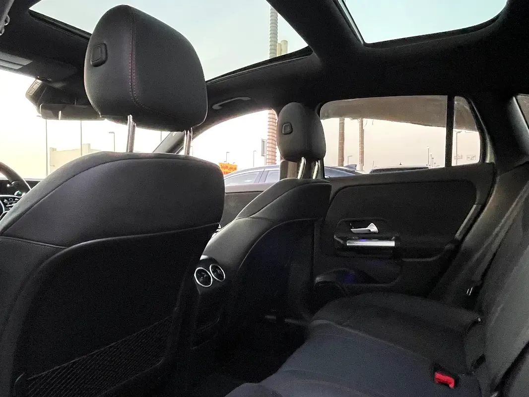 Mercedes-Benz GLA 2.0 (224 hp) gasoline, robot, Four-wheel drive (4WD) - 14