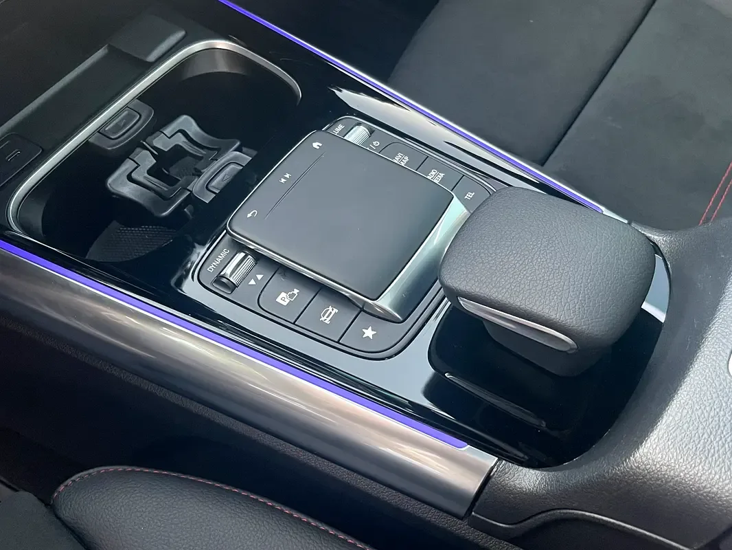 Mercedes-Benz GLA 2.0 (224 hp) gasoline, robot, Four-wheel drive (4WD) - 12