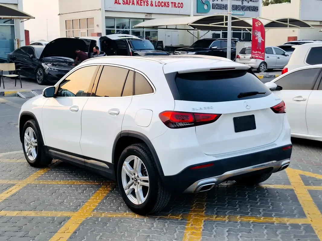 Mercedes-Benz GLA 2.0 (224 hp) gasoline, robot, Four-wheel drive (4WD) - 4
