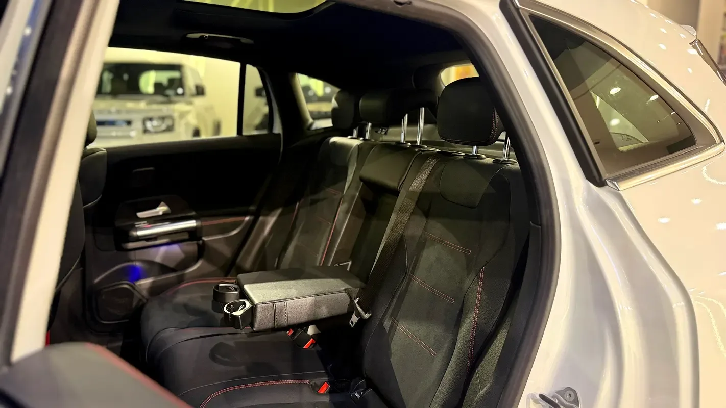 Mercedes-Benz GLA 2.0 (224 hp) gasoline, robot, Four-wheel drive (4WD) - 9