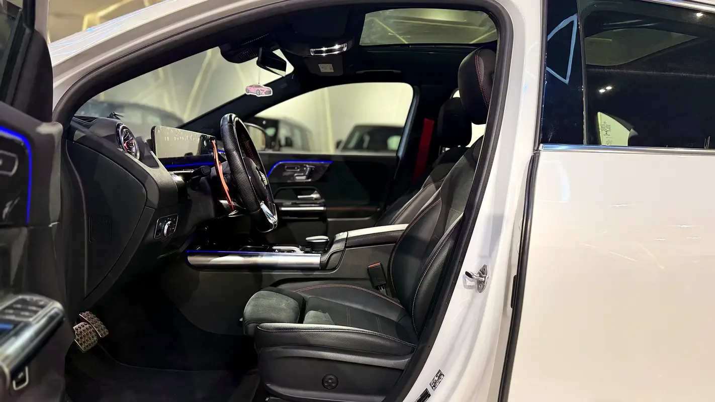 Mercedes-Benz GLA 2.0 (224 hp) gasoline, robot, Four-wheel drive (4WD) - 11