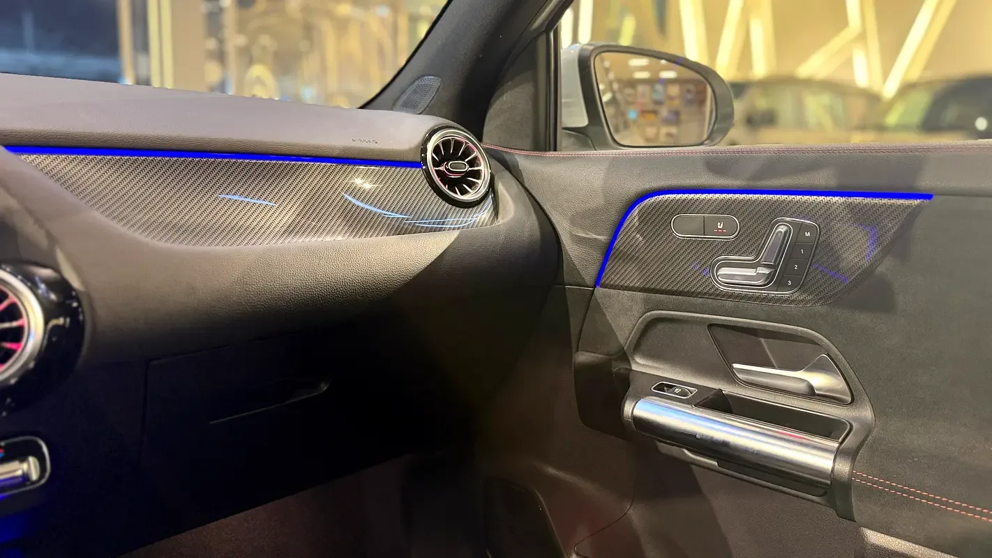 Mercedes-Benz GLA 2.0 (224 hp) gasoline, robot, Four-wheel drive (4WD) - 17