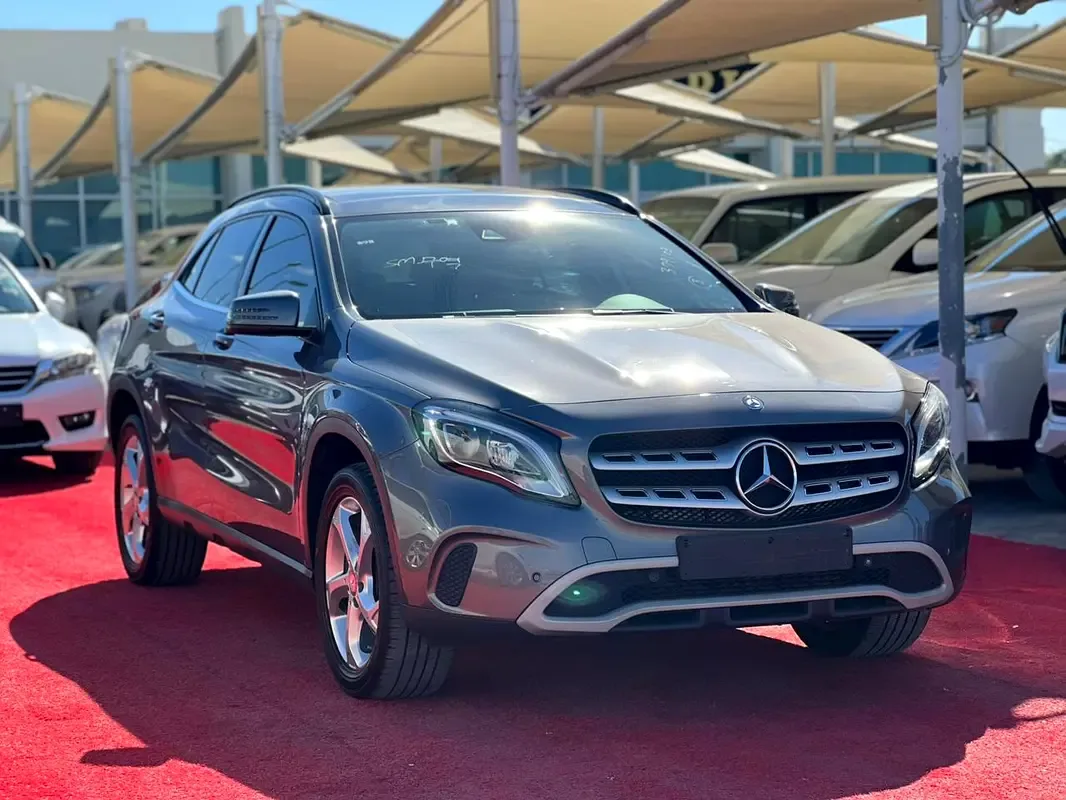 Mercedes-Benz GLA 220 7G-DCT 4MATIC (184 hp)