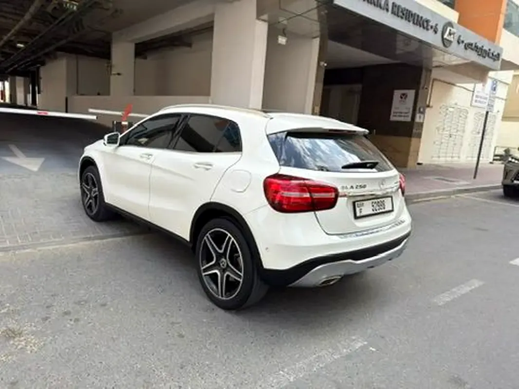 Mercedes-Benz GLA 250 7G-DCT 4MATIC (211 hp) - 7