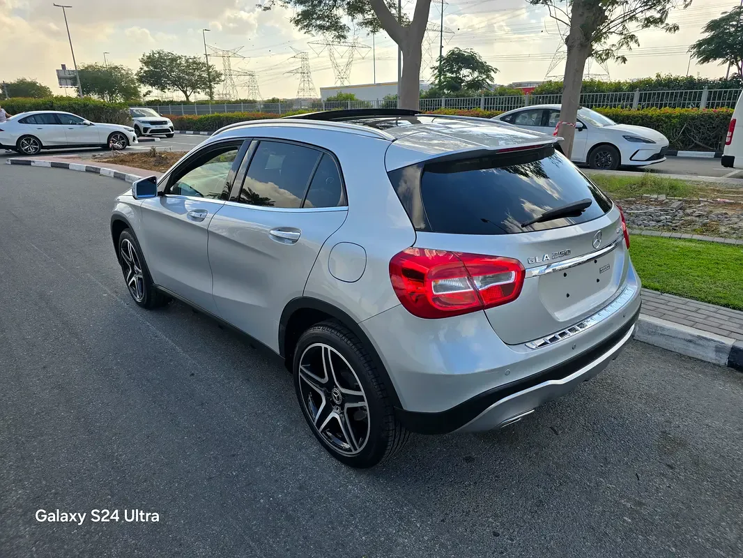 Mercedes-Benz GLA 250 7G-DCT 4MATIC (211 حصان) - 7