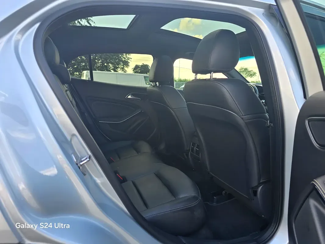 Mercedes-Benz GLA 250 7G-DCT 4MATIC (211 حصان) - 10