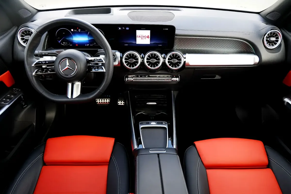 Mercedes-Benz GLB 2.0 AMT 4WD (224 حصان) - 10