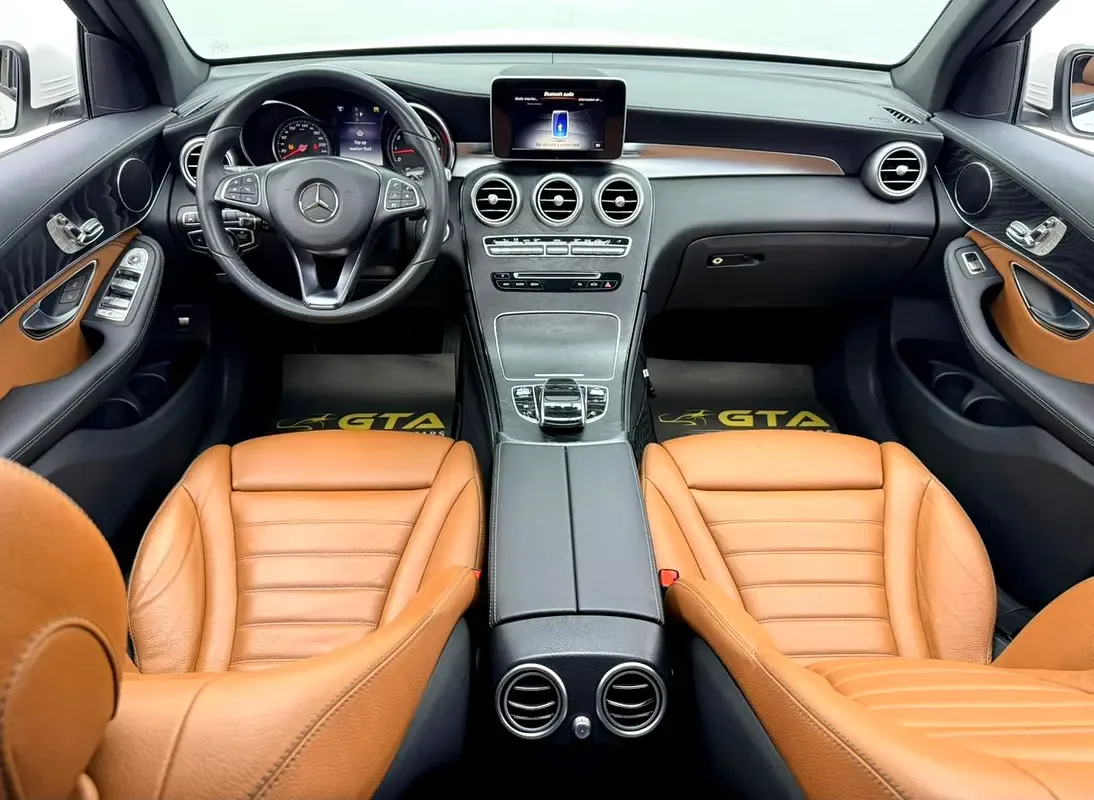 Mercedes-Benz GLC-Class 250 9G-TRONIC 4MATIC (211 حصان) - 9