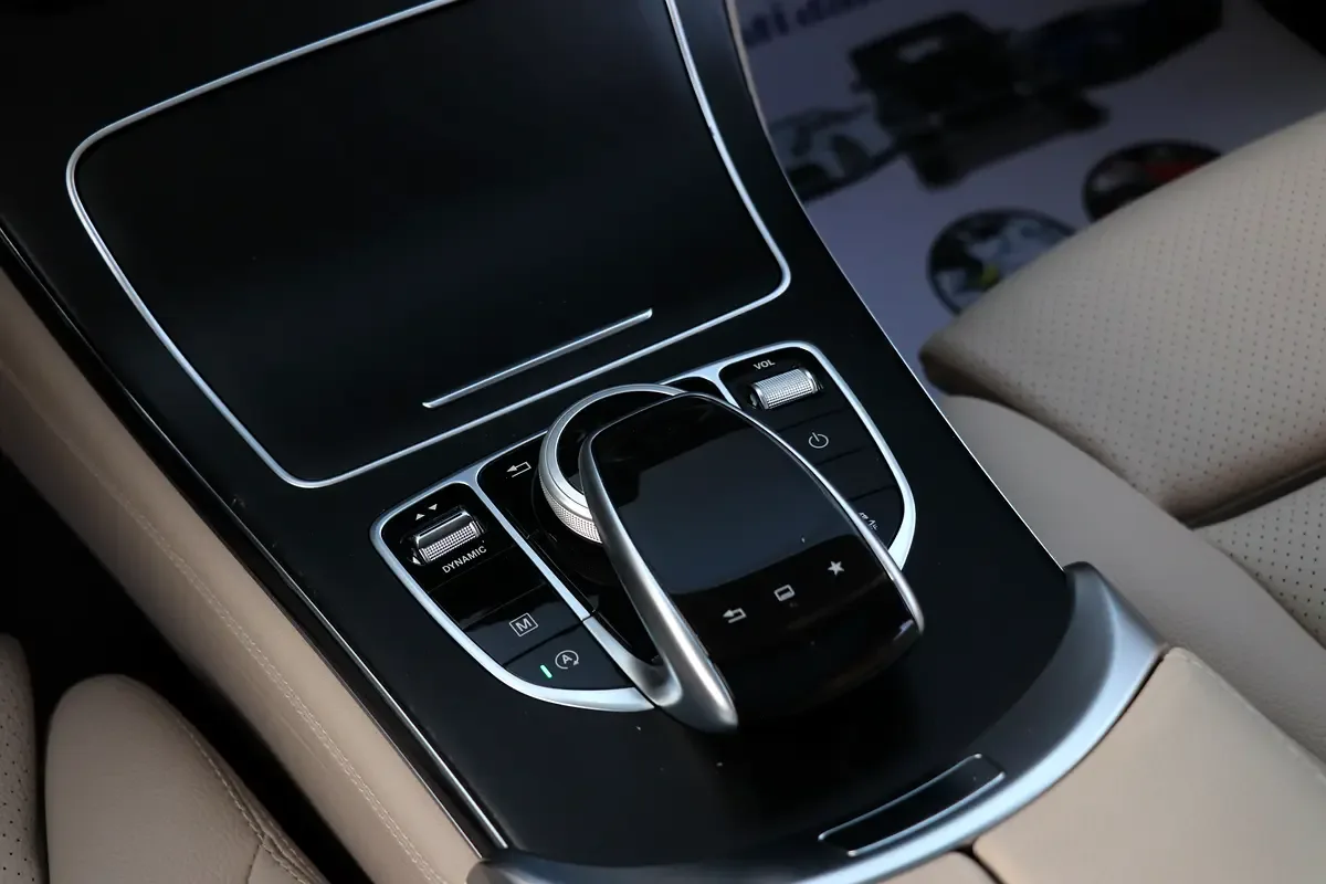 Mercedes-Benz GLC-Class 250 9G-TRONIC 4MATIC (211 hp) - 12
