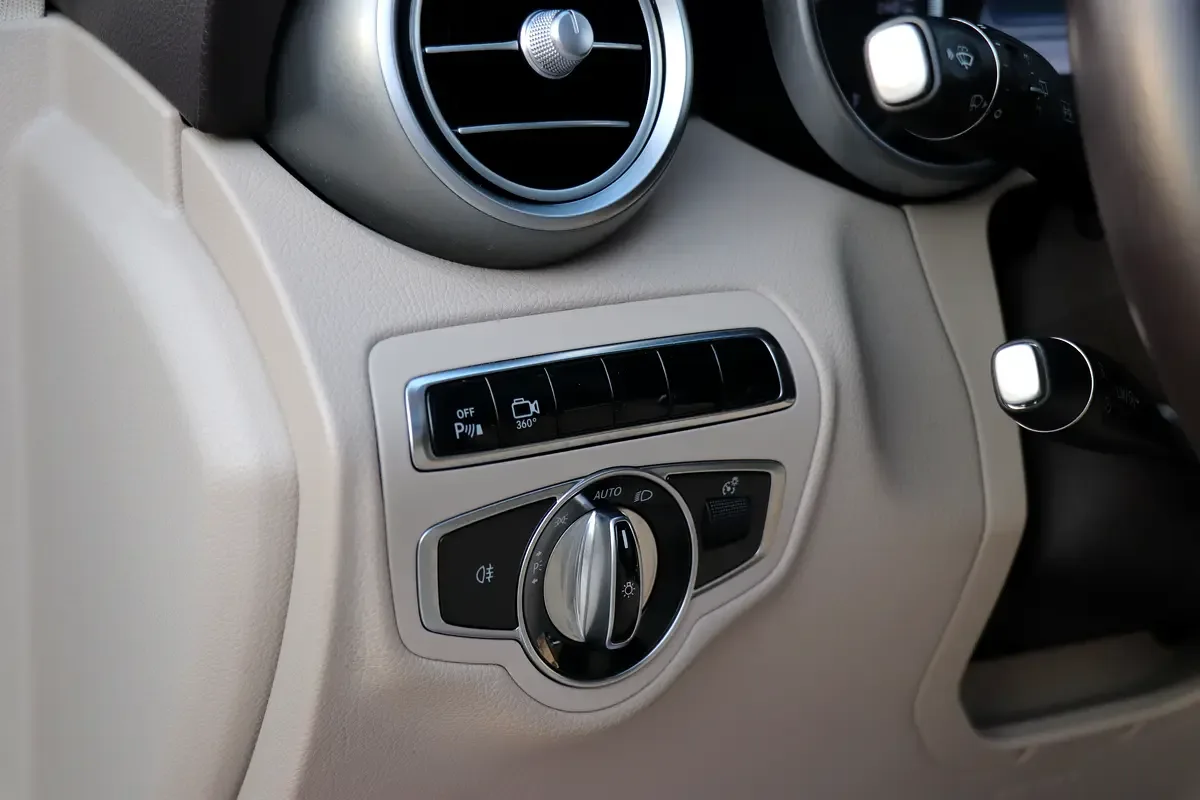 Mercedes-Benz GLC-Class 250 9G-TRONIC 4MATIC (211 hp) - 15