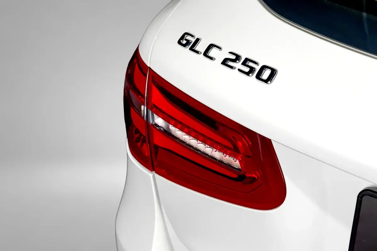 Mercedes-Benz GLC-Class 250 9G-TRONIC 4MATIC (211 حصان) - 9