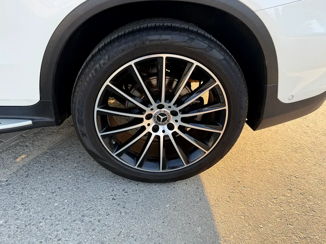 Mercedes-Benz GLC-Class 250 9G-TRONIC 4MATIC (211 حصان) - 9