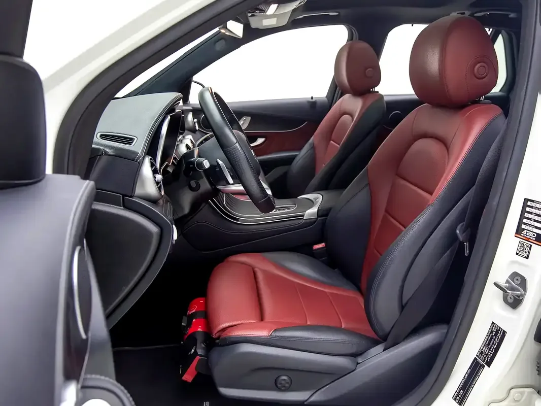 Mercedes-Benz GLC-Class 300 9G-TRONIC 4MATIC (258 حصان) - 9