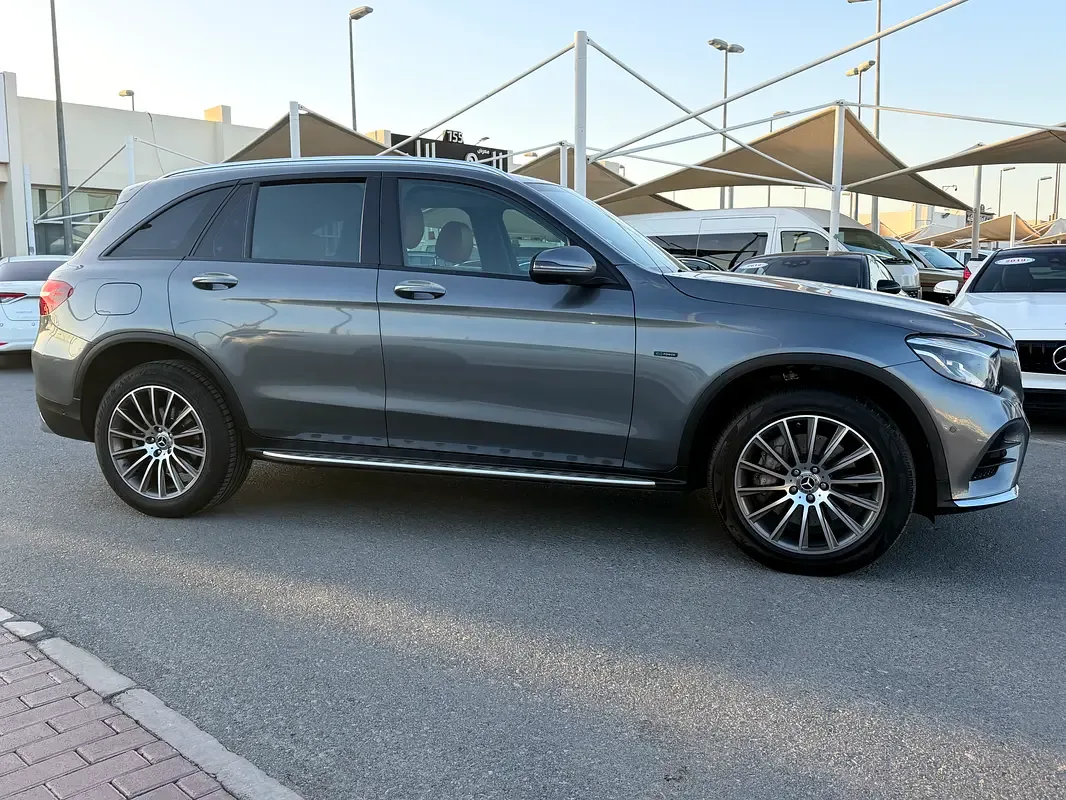 Mercedes-Benz GLC-Class 350e 7G-TRONIC PLUS 4MATIC (326 حصان) - 2