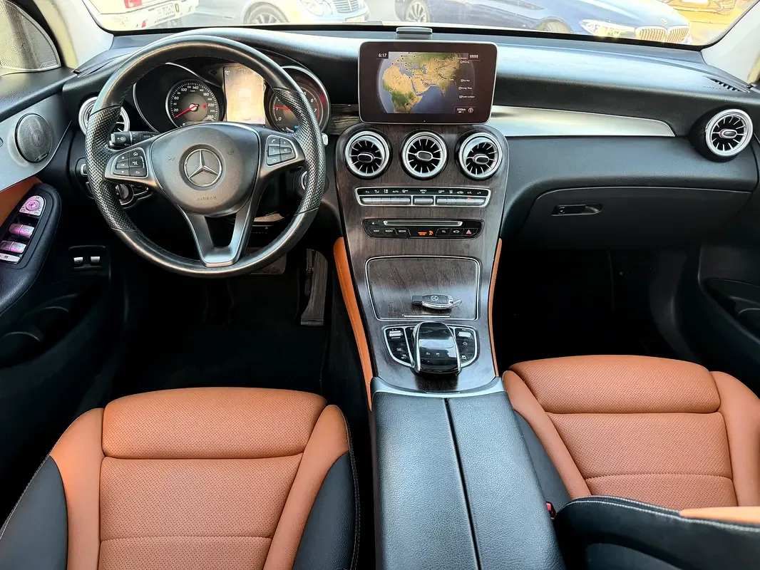 Mercedes-Benz GLC-Class 350e 7G-TRONIC PLUS 4MATIC (326 حصان) - 17