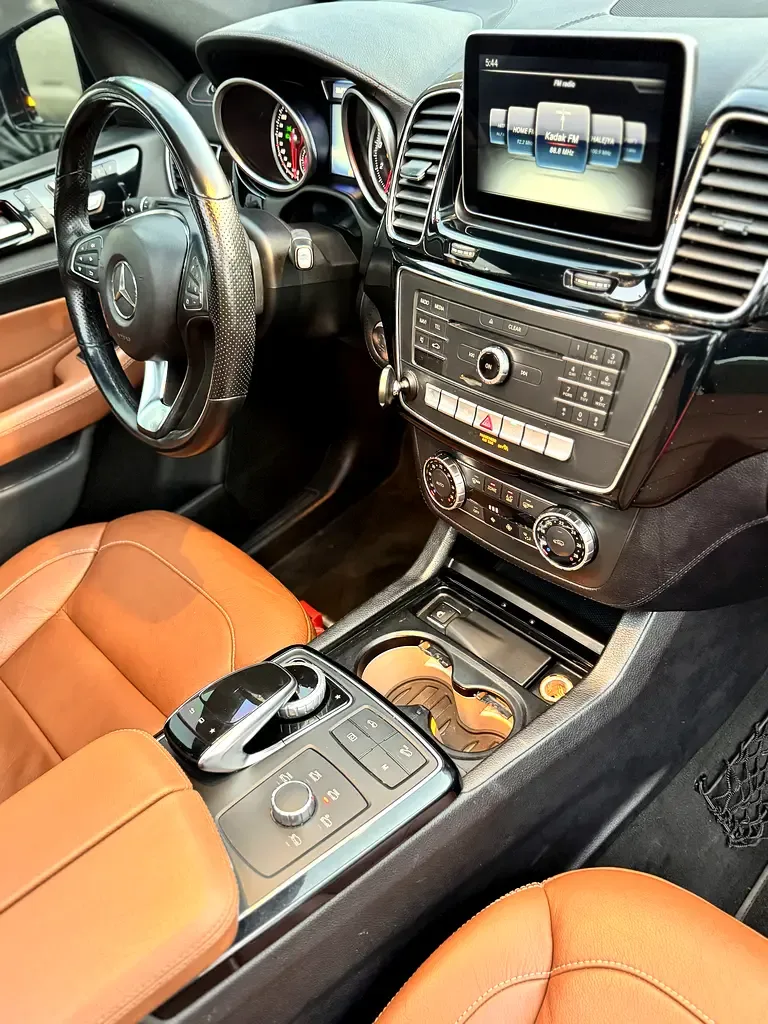 Mercedes-Benz GLE-Class 400 4MATIC 9G-TRONIC (333 hp) - 17