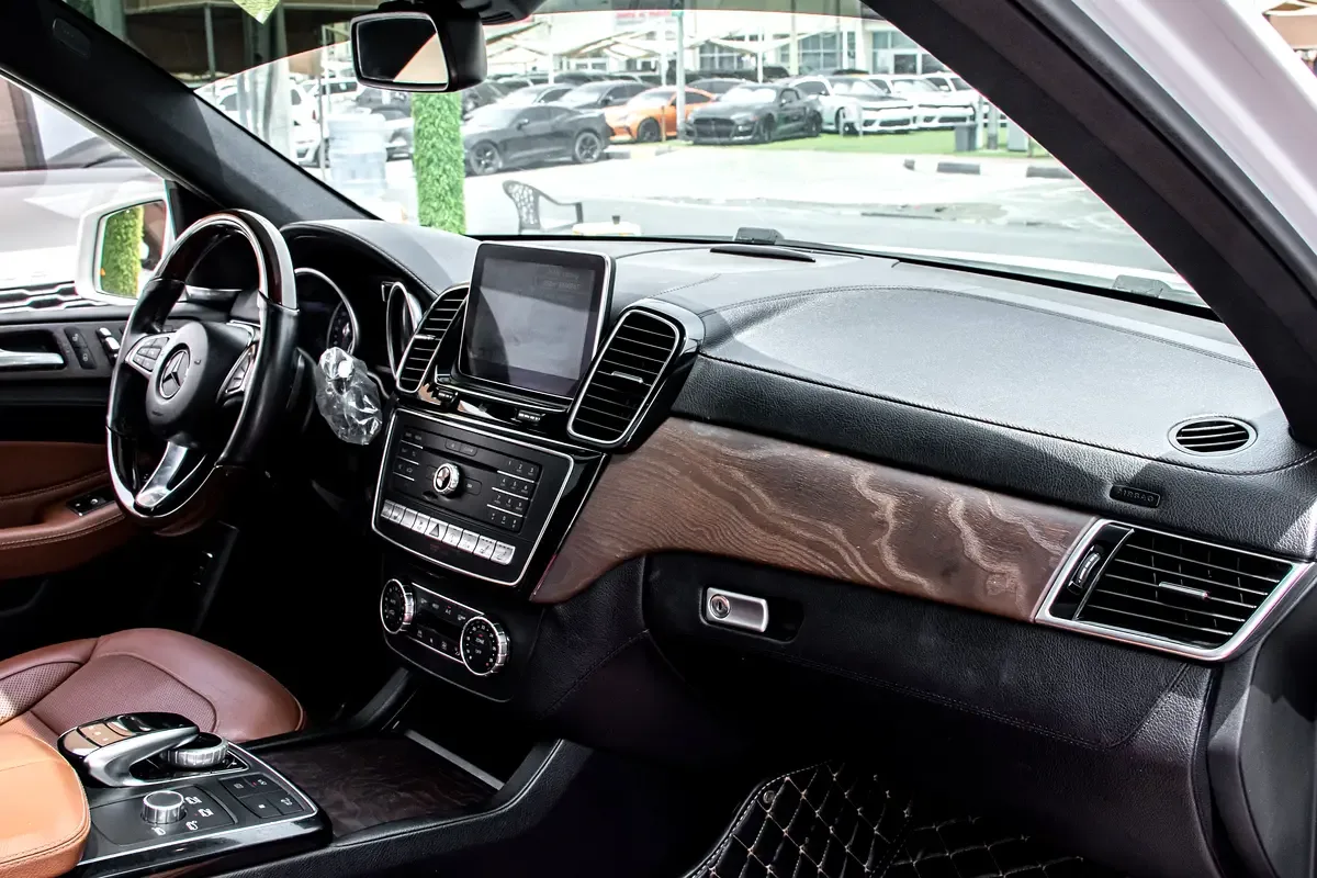 Mercedes-Benz GLE-Class 500 4MATIC 9G-TRONIC (435 حصان) - 8
