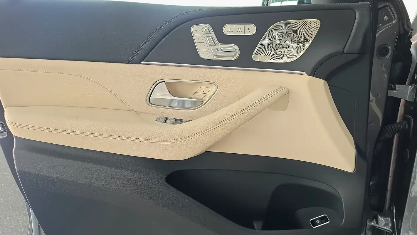 Mercedes-Benz GLS 3.0 AT AWD (367 حصان) - 4