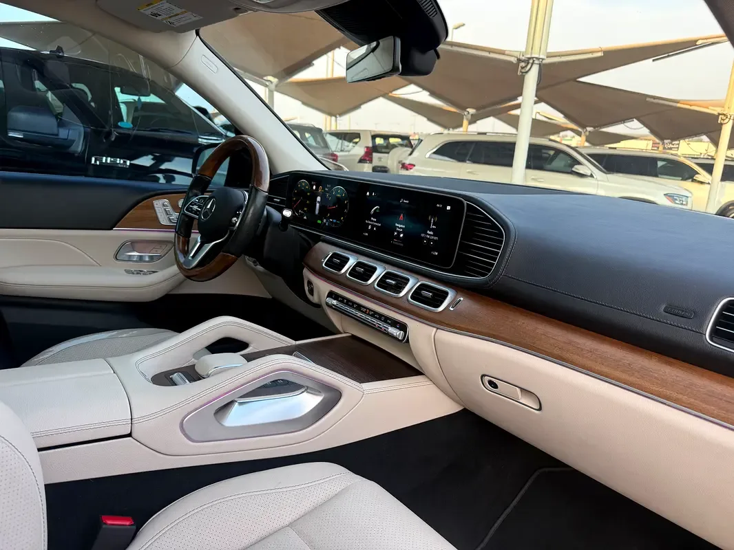 Mercedes-Benz GLS 450 9G-Tronic 4Matic (367 حصان) - 9