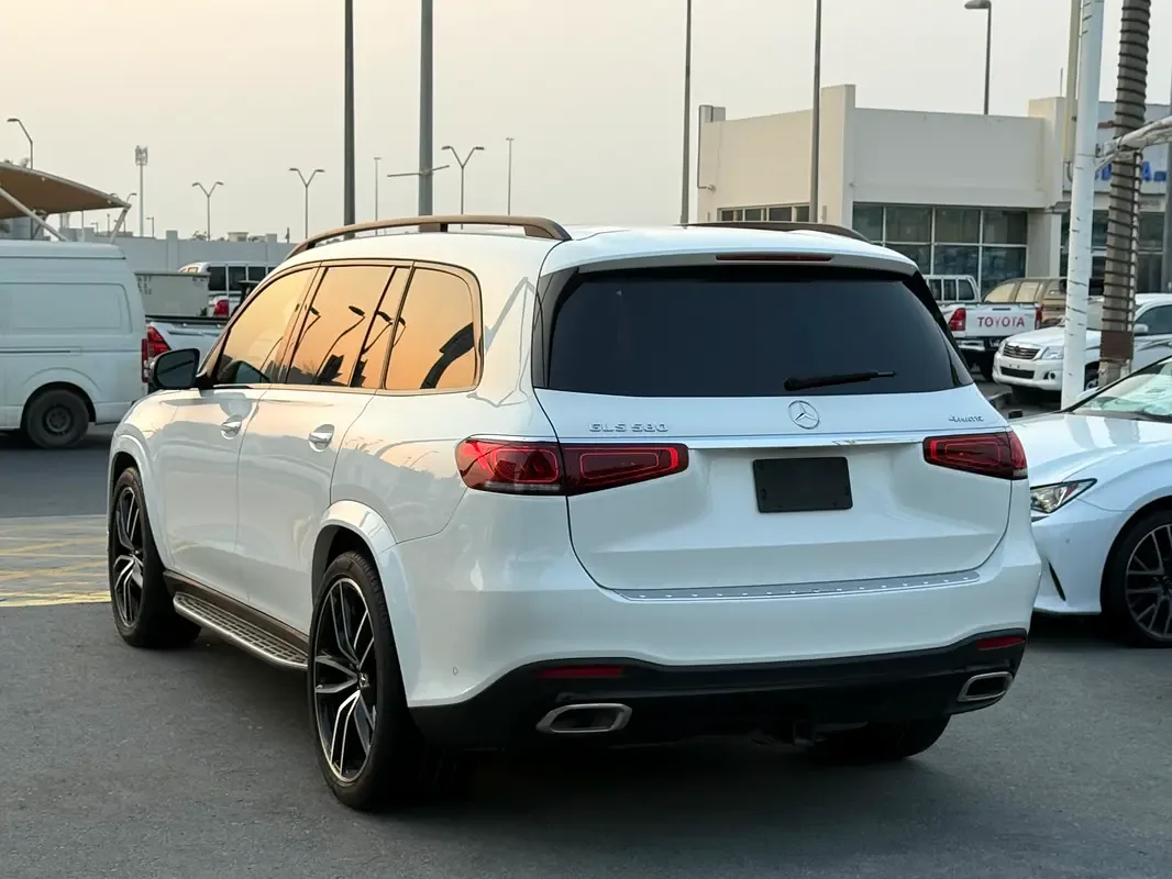 Mercedes-Benz GLS 580 9G-Tronic 4Matic (489 حصان) - 6