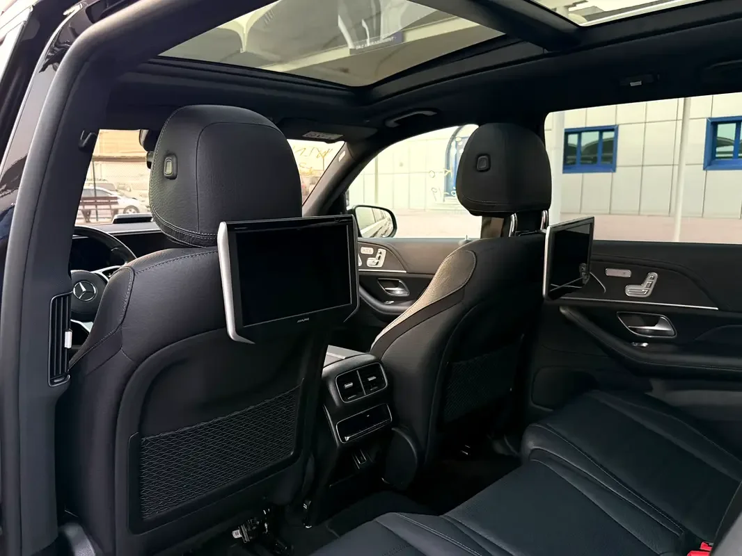 Mercedes-Benz GLS 580 9G-Tronic 4Matic (489 حصان) - 10