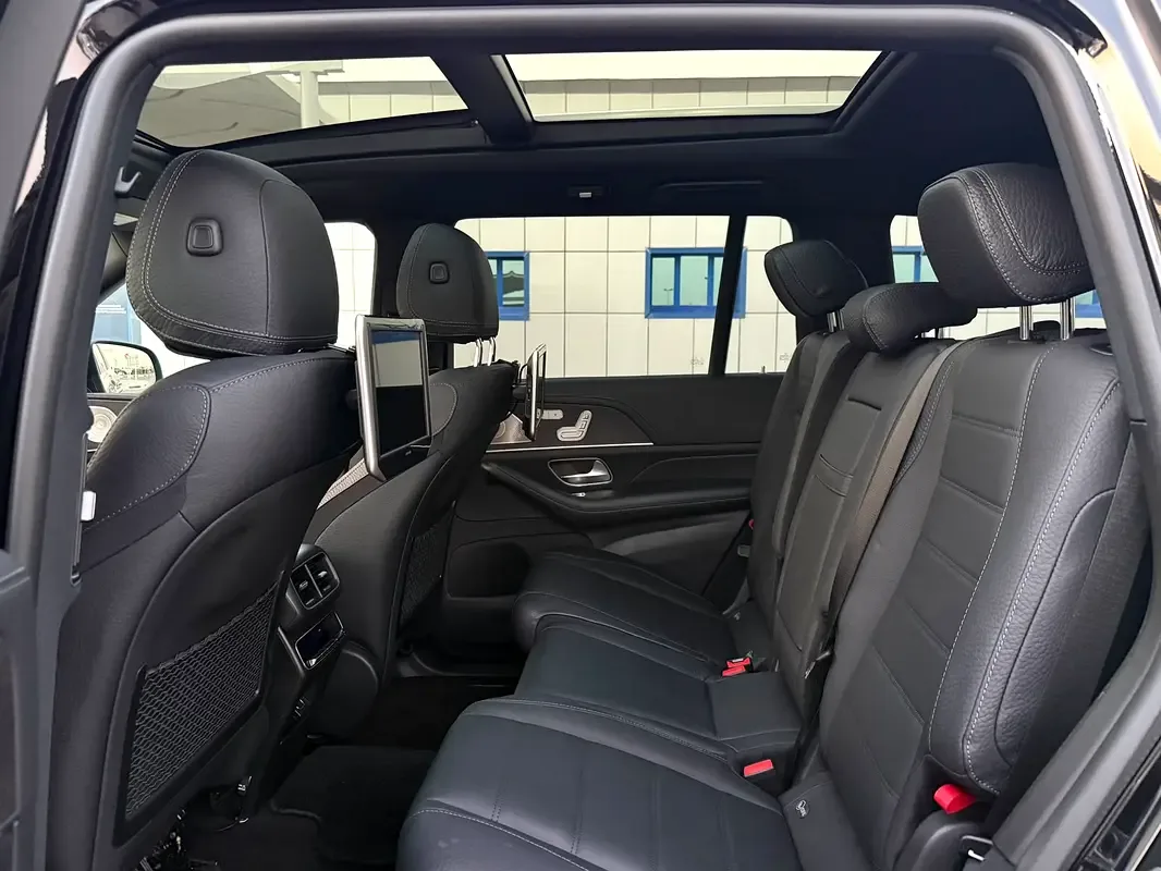 Mercedes-Benz GLS 580 9G-Tronic 4Matic (489 حصان) - 12