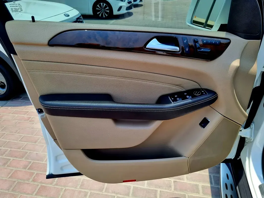 Mercedes-Benz M-Class ML 400 7G-Tronic Plus 4Matic (333 حصان) - 14
