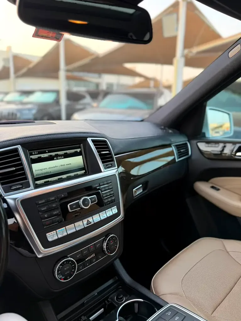 Mercedes-Benz M-Class ML 500 BlueEfficiency 7G-Tronic Plus 4Matic (408 حصان) - 13